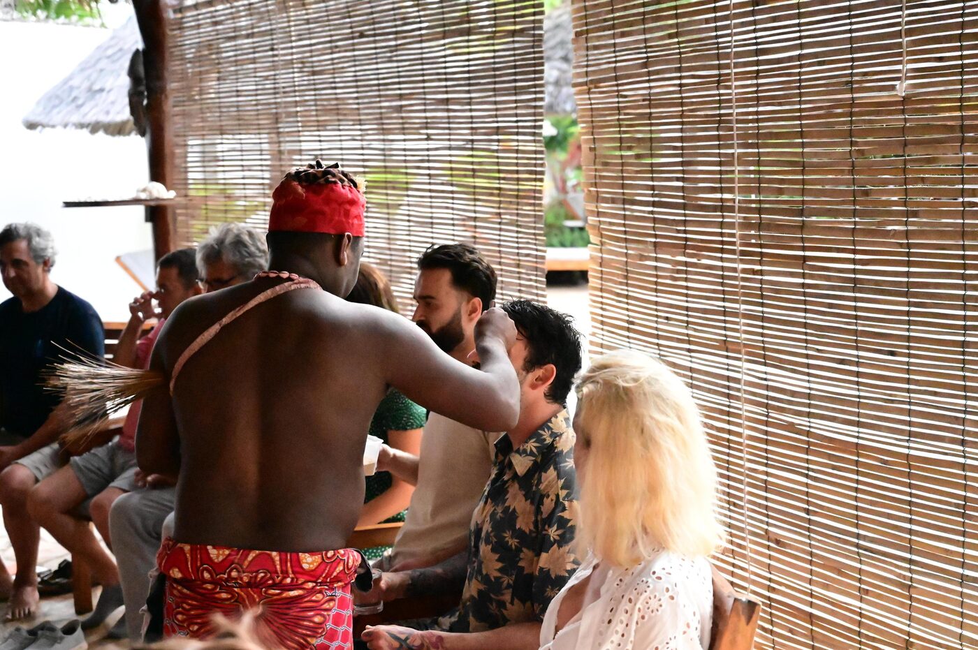 Facilitator Bwiti la retreatul de iboga, Zanzibar